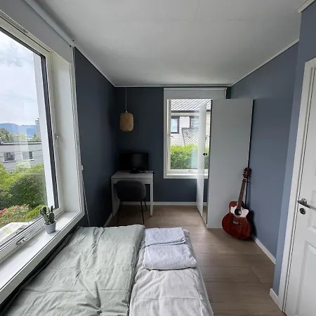 아파트 Panoramic Views And Garden! *